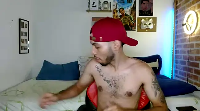 Snapshot of colinbrown chatting on 02-11-25, 05:18 colinbrown online show from 02-11-25, 05:18