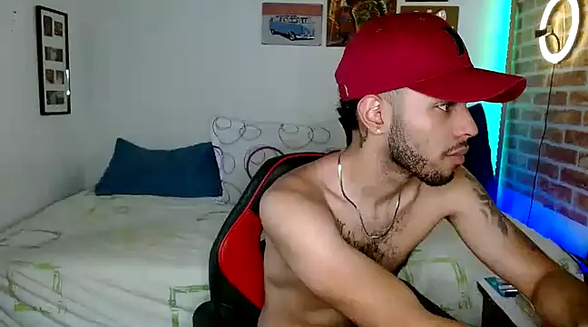 Snapshot of colinbrown chatting on 02-13-25, 06:37 colinbrown online show from 02-13-25, 06:37