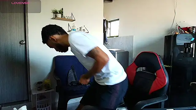 Snapshot of colinbrown chatting on 01-17-26, 01:15 colinbrown online show from 01-17-26, 01:15