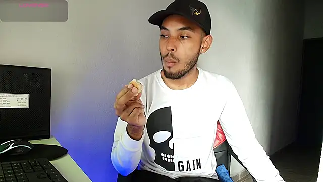 Snapshot of colinbrown chatting on 02-19-26, 06:38 colinbrown online show from 02-19-26, 06:38