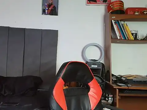 Snapshot of colinbrown chatting on 09-24-25, 06:36 colinbrown online show from 09-24-25, 06:36