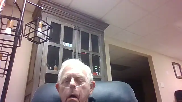 Snapshot of bootlegmanz chatting on 12-17-25, 06:57 bootlegmanz online show from 12-17-25, 06:57