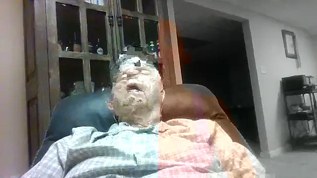 Snapshot of bootlegmanz chatting on 11-08-25, 11:41 bootlegmanz online show from 11-08-25, 11:41