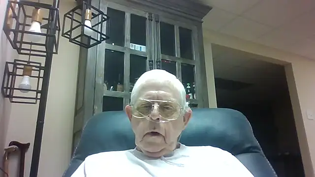 Snapshot of bootlegmanz chatting on 11-23-25, 04:06 bootlegmanz online show from 11-23-25, 04:06