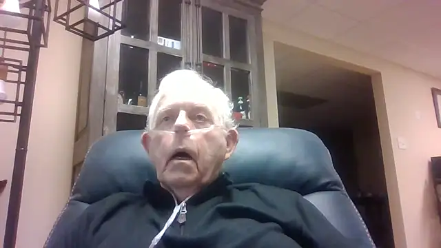 Snapshot of bootlegmanz chatting on 11-29-25, 08:20 bootlegmanz online show from 11-29-25, 08:20