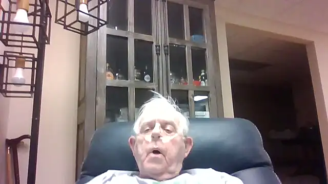 Snapshot of bootlegmanz chatting on 02-20-26, 08:00 bootlegmanz online show from 02-20-26, 08:00