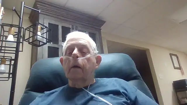 Snapshot of bootlegmanz chatting on 11-16-25, 02:55 bootlegmanz online show from 11-16-25, 02:55