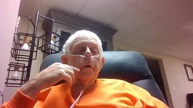 Snapshot of bootlegmanz chatting on 12-04-25, 01:59 bootlegmanz online show from 12-04-25, 01:59