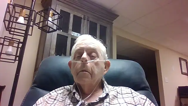 Snapshot of bootlegmanz chatting on 12-19-25, 11:23 bootlegmanz online show from 12-19-25, 11:23