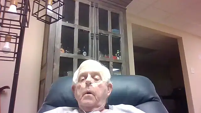 Snapshot of bootlegmanz chatting on 02-16-26, 11:13 bootlegmanz online show from 02-16-26, 11:13