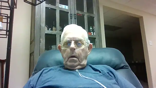 Snapshot of bootlegmanz chatting on 11-06-25, 12:53 bootlegmanz online show from 11-06-25, 12:53