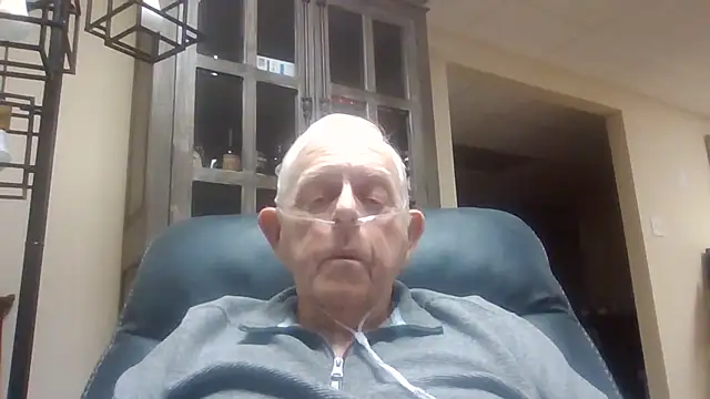 Snapshot of bootlegmanz chatting on 10-28-25, 03:11 bootlegmanz online show from 10-28-25, 03:11