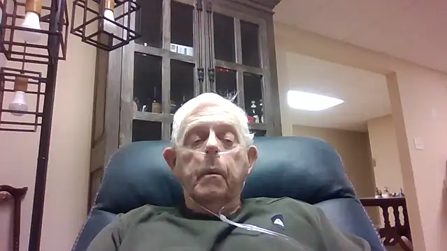 Snapshot of bootlegmanz chatting on 12-14-25, 05:07 bootlegmanz online show from 12-14-25, 05:07