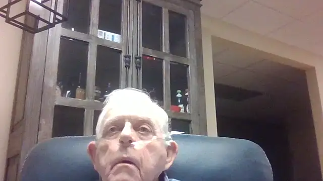 Snapshot of bootlegmanz chatting on 11-21-25, 02:27 bootlegmanz online show from 11-21-25, 02:27