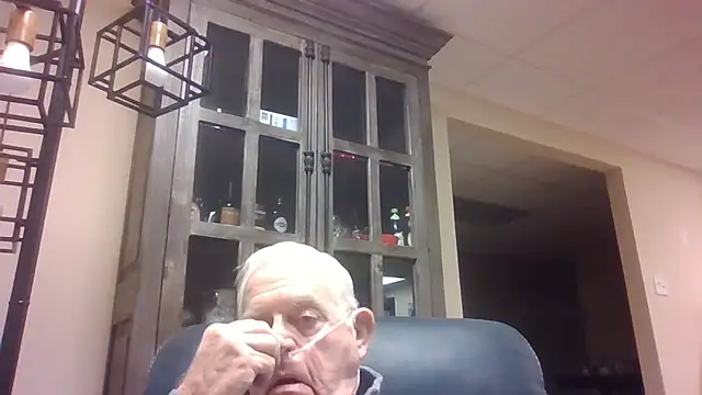 Snapshot of bootlegmanz chatting on 10-27-25, 01:45 bootlegmanz online show from 10-27-25, 01:45