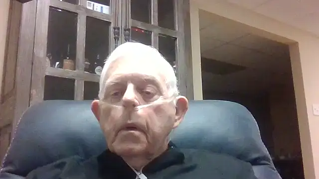 Snapshot of bootlegmanz chatting on 10-26-25, 02:39 bootlegmanz online show from 10-26-25, 02:39