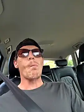 Snapshot of TheSouthernKing chatting on 10-11-25, 09:43 TheSouthernKing online show from 10-11-25, 09:43