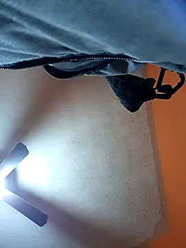 miicheele32 online show from 10-15-25, 09:06