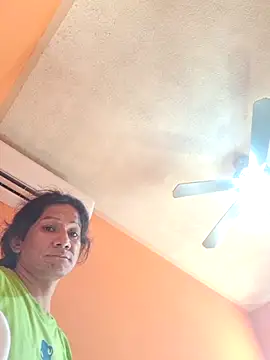 miicheele32 online show from 10-18-25, 08:44