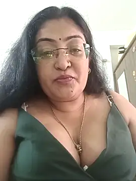 Snapshot of LAVERNIYA_ chatting on 09-11-25, 06:46 LAVERNIYA  online show from 09-11-25, 06:46