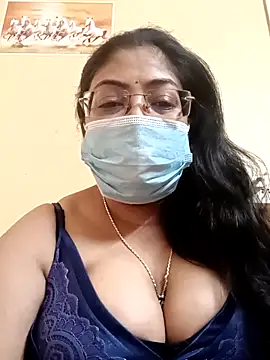 Snapshot of LAVERNIYA_ chatting on 03-07-25, 05:08 LAVERNIYA  online show from 03-07-25, 05:08