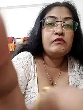 Snapshot of LAVERNIYA_ chatting on 09-23-25, 10:33 LAVERNIYA  online show from 09-23-25, 10:33