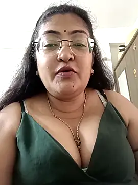Snapshot of LAVERNIYA_ chatting on 09-15-25, 05:30 LAVERNIYA  online show from 09-15-25, 05:30