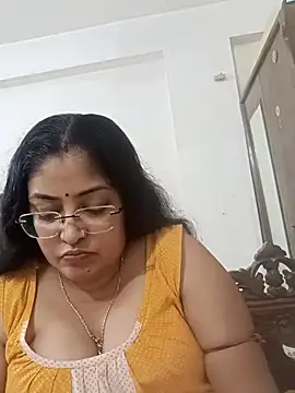 Snapshot of LAVERNIYA_ chatting on 10-18-25, 12:07 LAVERNIYA  online show from 10-18-25, 12:07