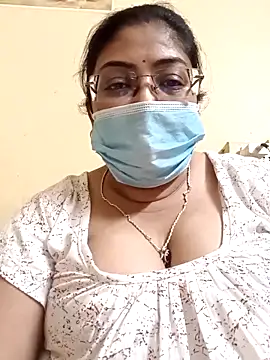 Snapshot of LAVERNIYA_ chatting on 03-05-25, 03:07 LAVERNIYA  online show from 03-05-25, 03:07