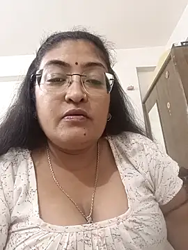 Snapshot of LAVERNIYA_ chatting on 10-16-25, 12:35 LAVERNIYA  online show from 10-16-25, 12:35