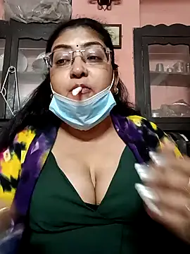 Snapshot of LAVERNIYA_ chatting on 01-12-25, 06:49 LAVERNIYA  online show from 01-12-25, 06:49