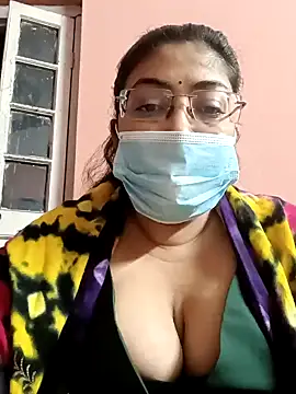 Snapshot of LAVERNIYA_ chatting on 01-07-25, 01:24 LAVERNIYA  online show from 01-07-25, 01:24