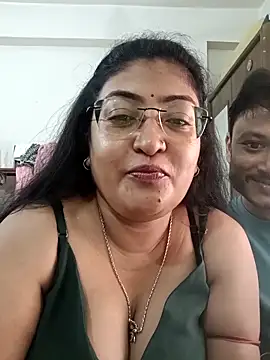 Snapshot of LAVERNIYA_ chatting on 09-25-25, 05:46 LAVERNIYA  online show from 09-25-25, 05:46