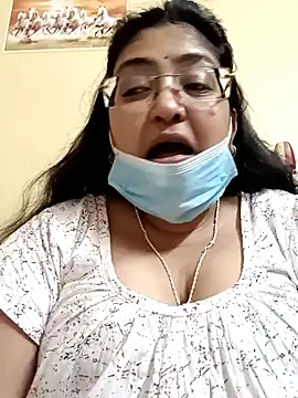 Snapshot of LAVERNIYA_ chatting on 02-01-25, 10:15 LAVERNIYA  online show from 02-01-25, 10:15
