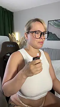 Snapshot of Charming_Daphny chatting on 06-27-26, 04:51 Charming Daphny online show from 06-27-26, 04:51