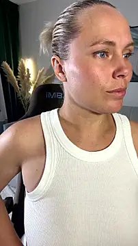 Snapshot of Charming_Daphny chatting on 07-16-26, 11:07 Charming Daphny online show from 07-16-26, 11:07