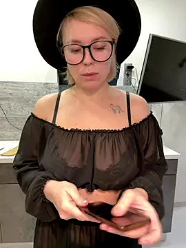 Charming Daphny online show from 12-19-25, 05:21