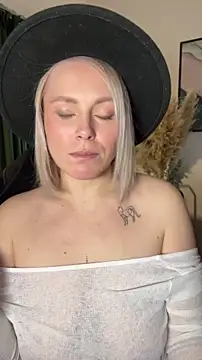 Charming Daphny online show from 04-24-26, 05:53