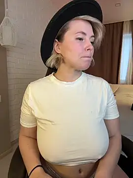 Charming Daphny online show from 12-04-25, 06:12