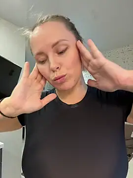 Charming Daphny online show from 11-07-25, 05:23