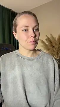 Charming Daphny online show from 04-11-26, 06:21