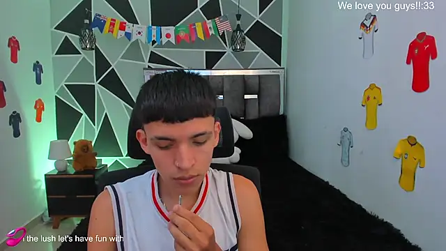 Snapshot of Juan_Nd_Steven chatting on 06-25-26, 08:36 Juan Nd Steven online show from 06-25-26, 08:36