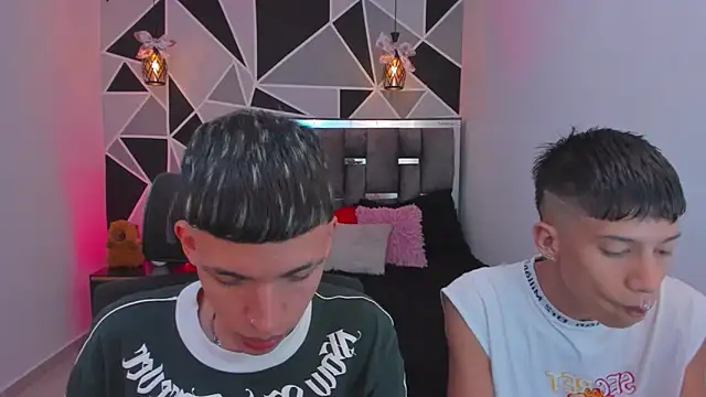 Snapshot of Juan_Nd_Steven chatting on 02-10-26, 09:47 Juan Nd Steven online show from 02-10-26, 09:47