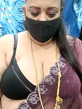 Snapshot of ashikaa_r chatting on 10-05-25, 03:41 ashikaa r online show from 10-05-25, 03:41