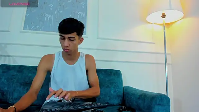 Snapshot of Lucian_Davi chatting on 02-24-25, 12:05 Lucian Davi online show from 02-24-25, 12:05