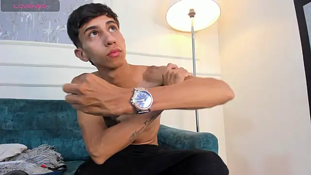 Snapshot of Lucian_Davi chatting on 09-22-25, 04:18 Lucian Davi online show from 09-22-25, 04:18