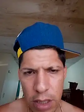 Snapshot of Alonsomadeira chatting on 05-27-26, 02:57 Alonsomadeira online show from 05-27-26, 02:57