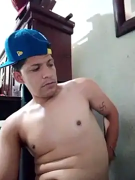 Snapshot of Alonsomadeira chatting on 05-17-26, 01:49 Alonsomadeira online show from 05-17-26, 01:49