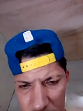 Snapshot of Alonsomadeira chatting on 05-23-26, 01:32 Alonsomadeira online show from 05-23-26, 01:32