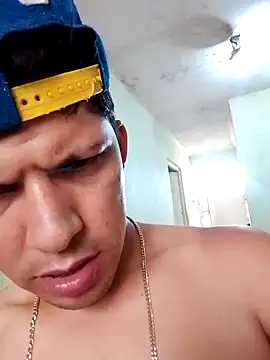 Snapshot of Alonsomadeira chatting on 05-25-26, 08:07 Alonsomadeira online show from 05-25-26, 08:07